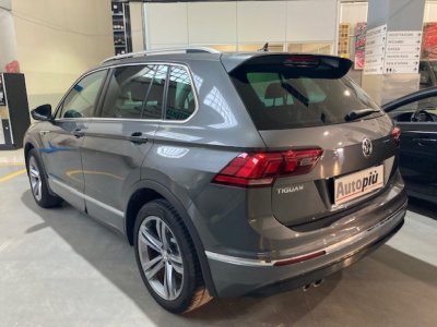 Auto Volkswagen Tiguan 1.6 TDI SCR Sport BlueMotion Technology R-Line usata in vendita presso concessionaria Autopiù Due Milano a 27.500 € - foto numero 2