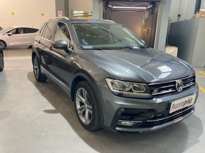 Auto Volkswagen Tiguan 1.6 TDI SCR Sport BlueMotion Technology R-Line usata in vendita presso concessionaria Autopiù Due Milano a 27.500 € - foto numero 3