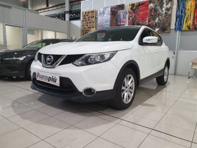 Auto Nissan Qashqai 1.2 DIG-T Acenta AUT. usata in vendita presso concessionaria Autopiù Due Srl a 13.500 € - foto numero 1