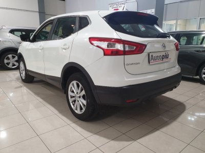 Auto Nissan Qashqai 1.2 DIG-T Acenta AUT. usata in vendita presso concessionaria Autopiù Due Milano a 13.500 € - foto numero 2