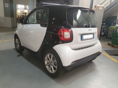 Auto Smart ForTwo Coupe 70 1.0 twinamic Passion usata in vendita presso concessionaria Autopiù Due Milano a 11.500 € - foto numero 2