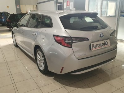 Auto Toyota Corolla Touring Sports 1.8 Hybrid Business usata in vendita presso concessionaria Autopiù Due Milano a 19.500 € - foto numero 2