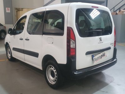 Auto Peugeot Partner Tepee Tepee Mix BlueHDi 75 Access usata in vendita presso concessionaria Autopiù Due Milano a 9.200 € - foto numero 2