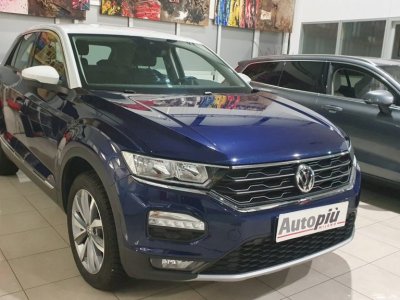 Auto Volkswagen T-Roc 1.5 TSI ACT DSG Style BlueMotion Technology usata in vendita presso concessionaria Autopiù Due Milano a 22.500 € - foto numero 3