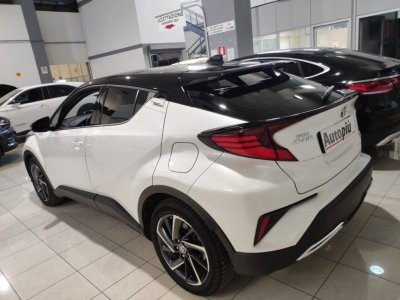 Auto Toyota C-HR 2.0 Hybrid E-CVT Premiere usata in vendita presso concessionaria Autopiù Due Milano a 19.800 € - foto numero 2