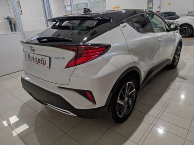 Auto Toyota C-HR 2.0 Hybrid E-CVT Premiere usata in vendita presso concessionaria Autopiù Due Milano a 19.800 € - foto numero 3