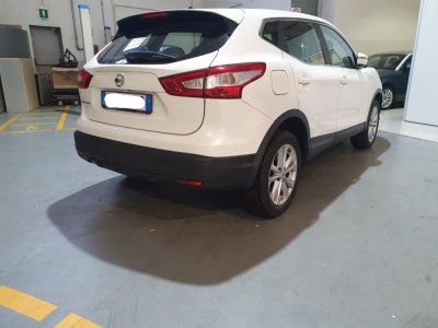 Auto Nissan Qashqai 1.6 dCi 2WD Business AUT. usata in vendita presso concessionaria Autopiù Due Milano a 14.500 € - foto numero 2