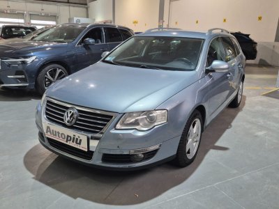 Auto Volkswagen Passat 2.0 TDI DPF Var. Highline usata in vendita presso concessionaria Autopiù Due Srl a 4.900 € - foto numero 1