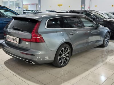 Auto Volvo V60 T6 Recharge AWD Plug-in Hybrid Inscription Express usata in vendita presso concessionaria Autopiù Due Milano a 28.400 € - foto numero 2